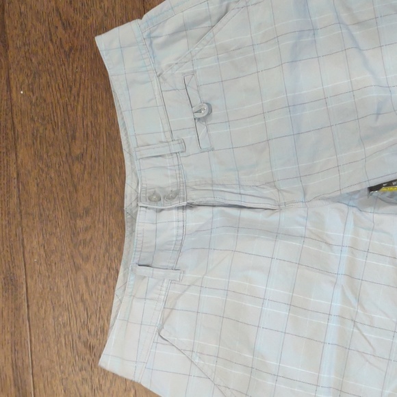 Bundle of two women's Columbia Size 10 Shorts - Picture 10 of 13